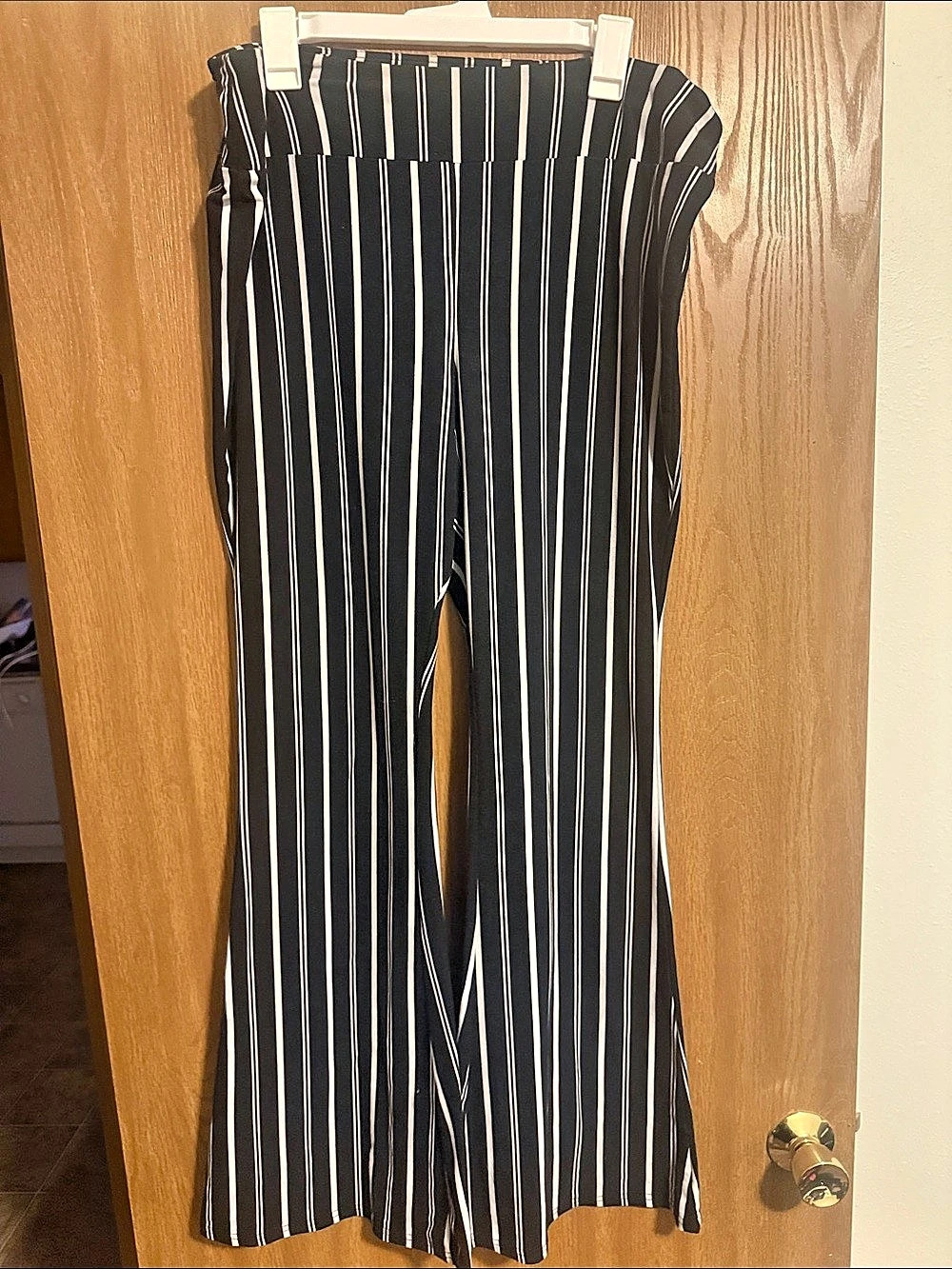 No Boundaries Wide Leg Striped Pants in Black & White Size XL/2X (19)